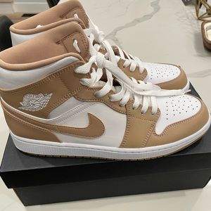 Nike Air Jordan 1 mid Hemp/White- Gum Yellow